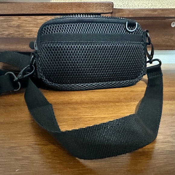 Dagne Dover Mara Phone Sling- Mesh Crossbody Bag - Picture 3 of 5